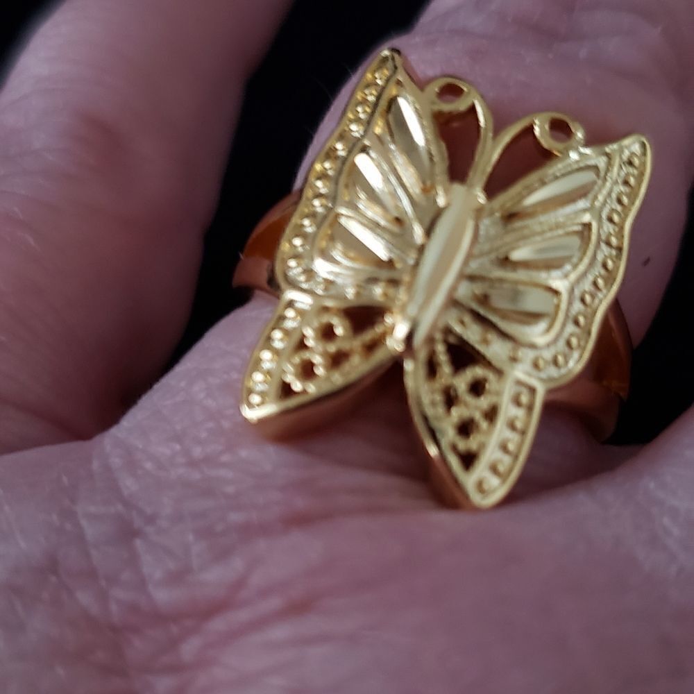 Beautiful Gold Filigree Butterfly Ring - Picture 3 of 3